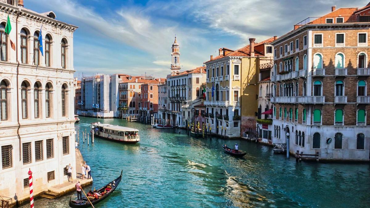 How Was Venice the Floating City Built