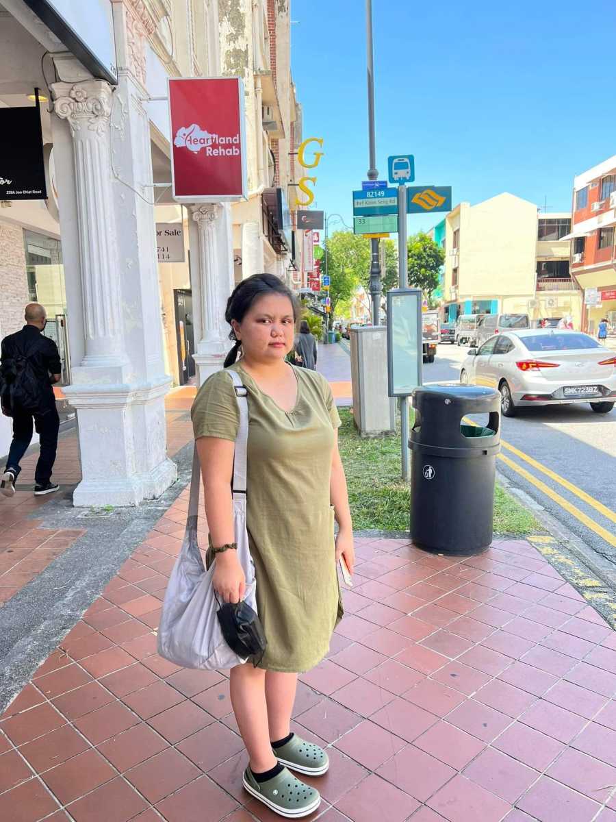 The bus station close to our hotel during our stay in Singapore. My birthday look. 
