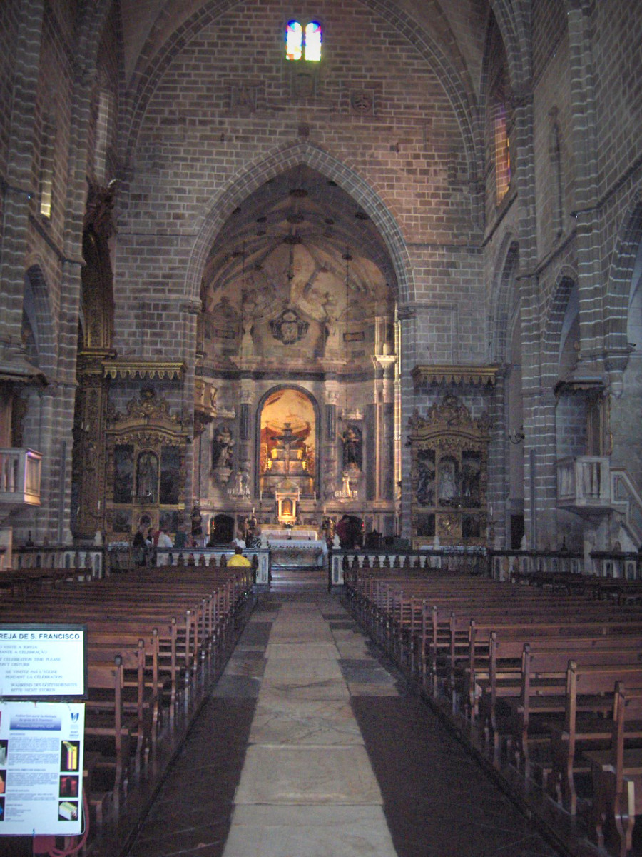 The largest nave of its kind in Portugal.