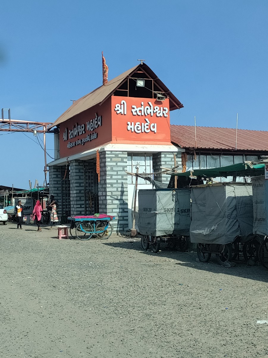 The main gate of Stambheshwar temple