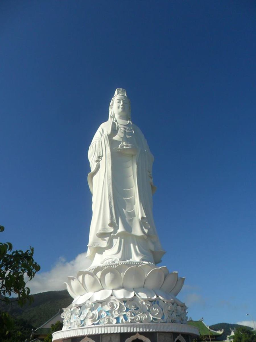 Guanyin statue at Linh Ung Temple