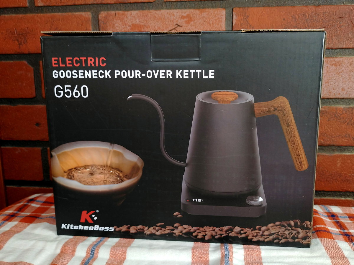 https://images.saymedia-content.com/.image/t_share/MTkxMDM1NDI2NDk5NjY3MzEw/review-of-the-kitchenboss-electric-pour-over-kettle.jpg