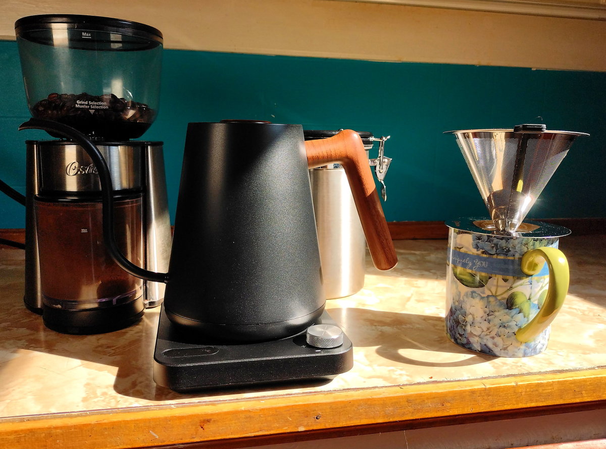 The devices that could be used when preparing pour-over coffee