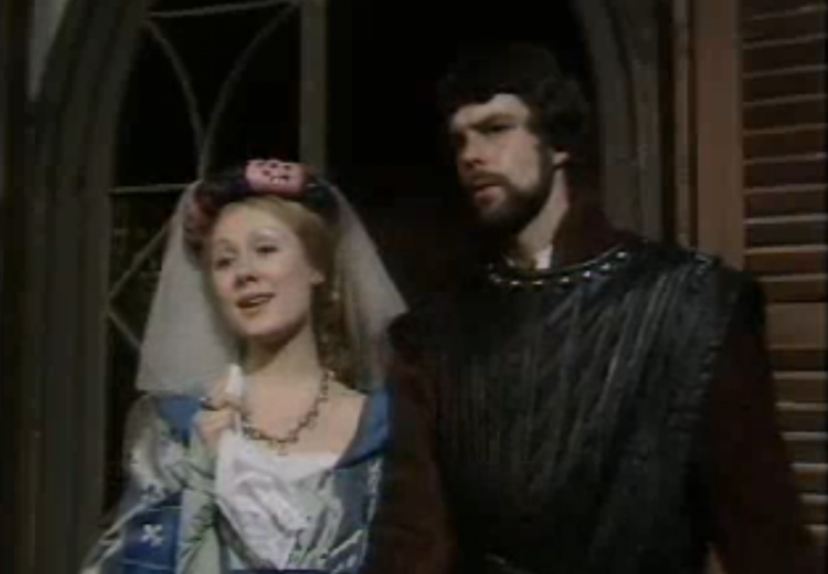 Richard Morant as Phoebus with Hetty Baynes as Fleur de Lys in the 1977 version 