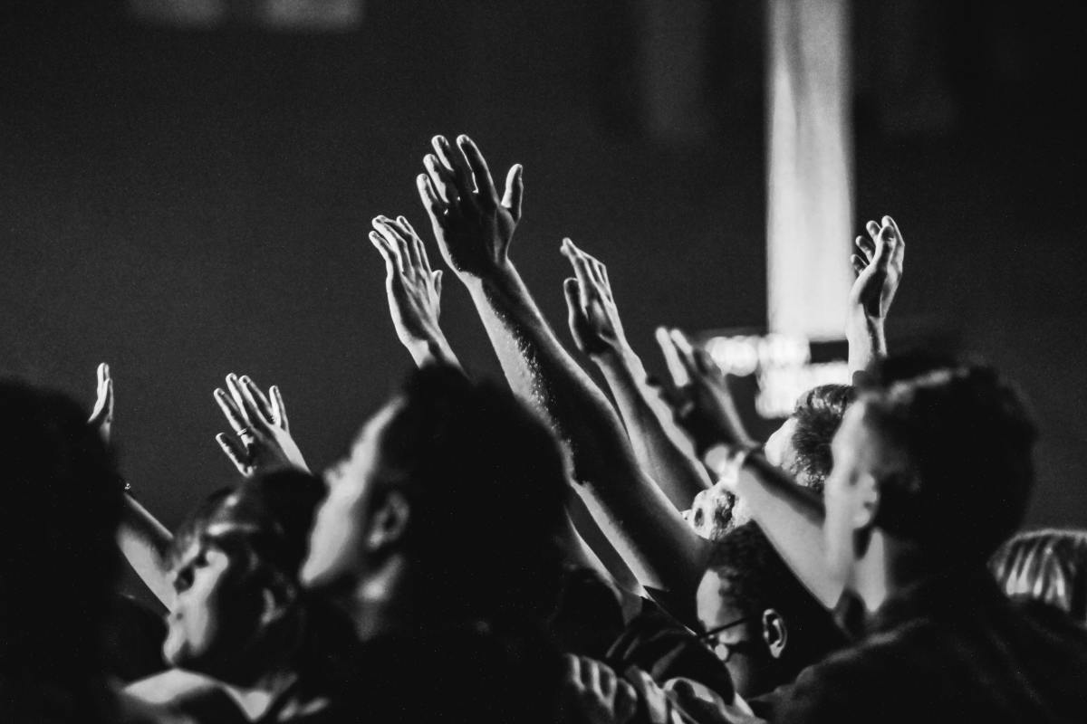 Best Worship Songs to Lift Up Your Spirit