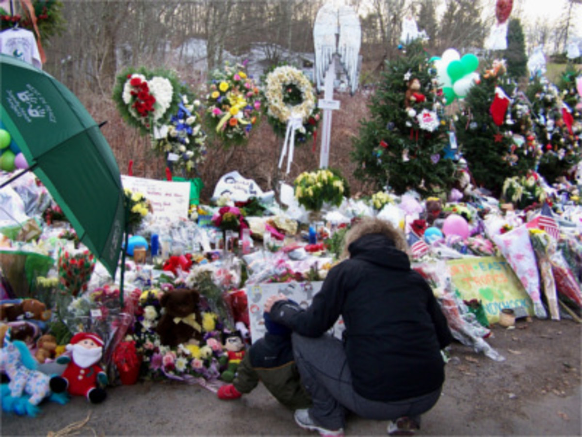 Makeshift memorial following Sandy Hook massacre in 2012