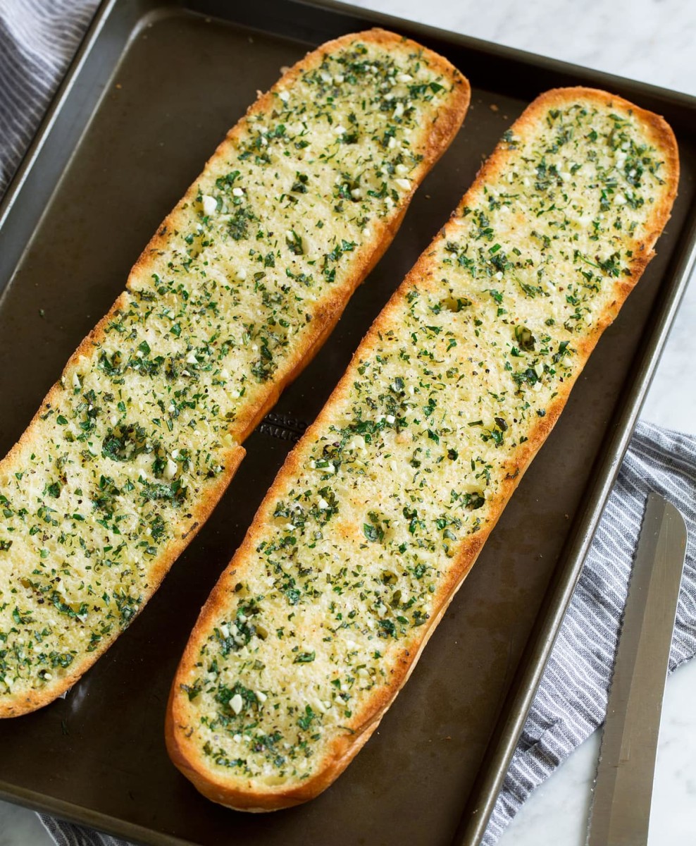 In my opinion, this looks (not just tastes) much better than those store-bought garlic breads.