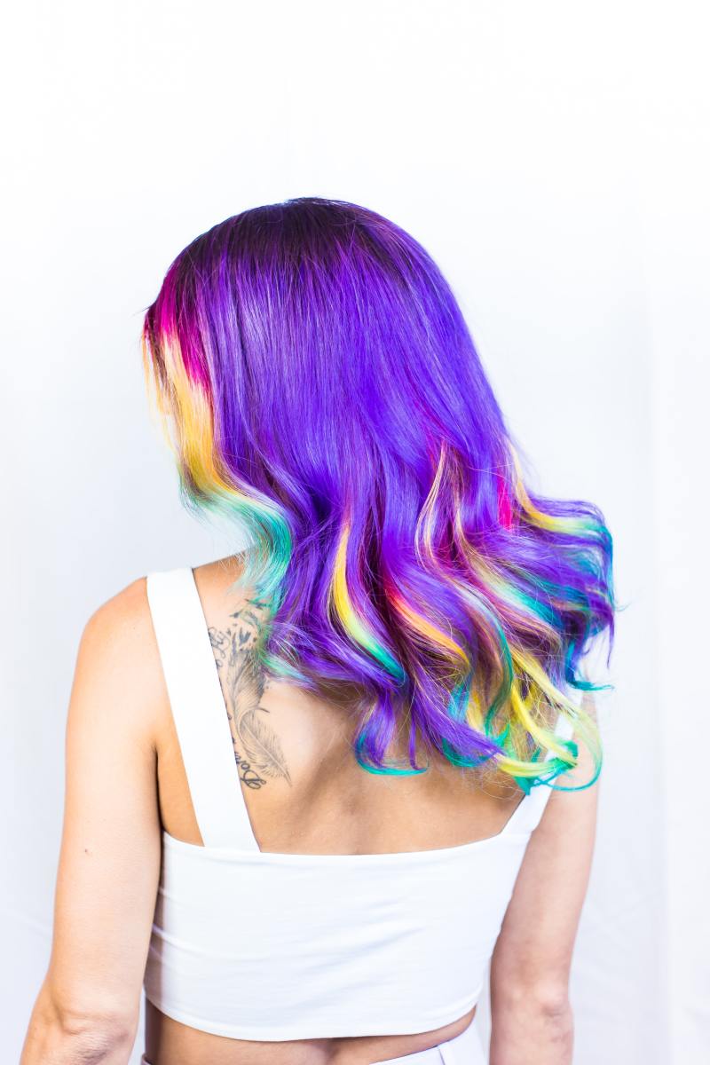 You don't have to have rainbow hair to communicate that you're an Aquarius. You want hair that shines and has volume. Enhance your hair color and enhance your shape.