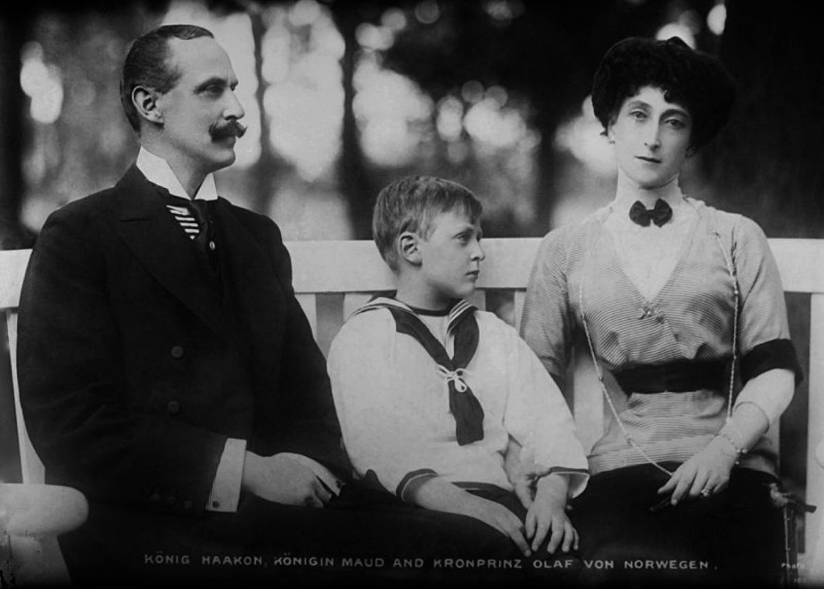 The Norwegian Royal Family: Haakon, Maud and Olav.