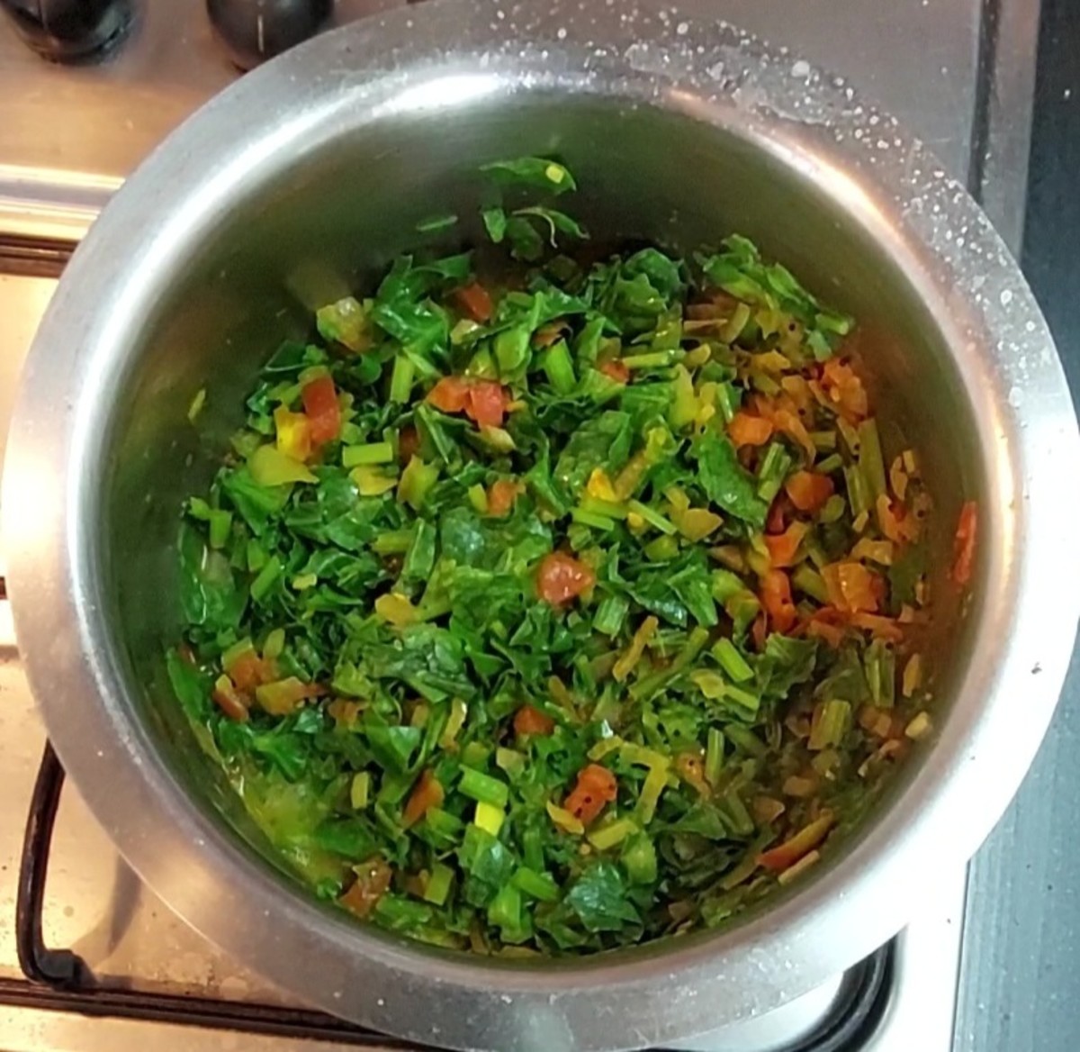 Mix and saute till palak shrinks (about 5 minutes over medium flame).
