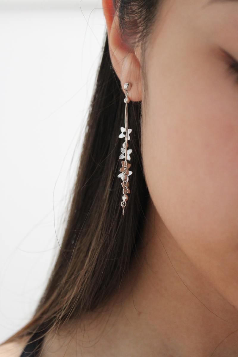 Silver jewelry with little jewels in pretty colors is ideal for Pisces. Dangly earrings like in this picture do give off the water sign's vibe.