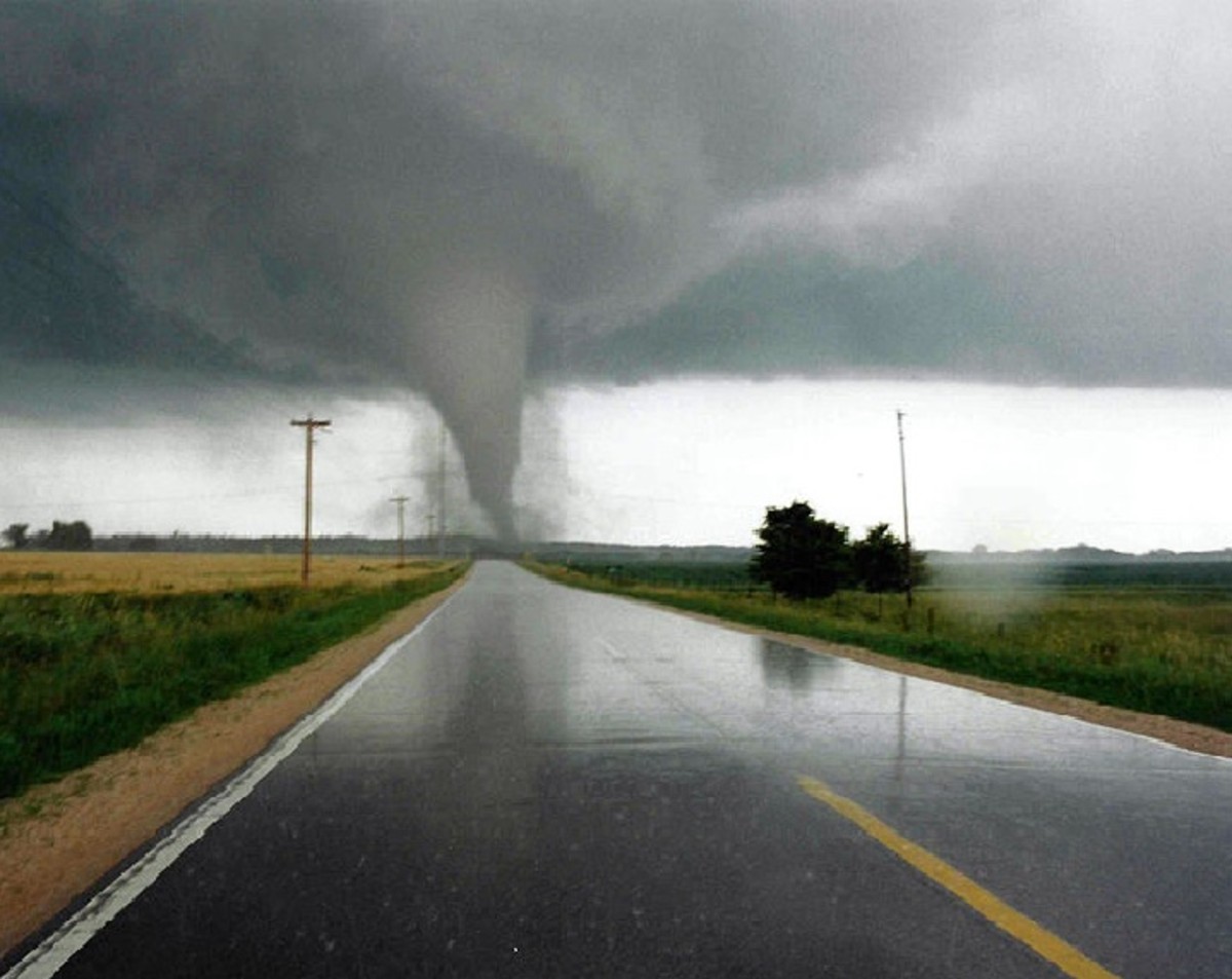 Chase photograph of the Oakfield, Wisconsin tornado. 18 July 1996