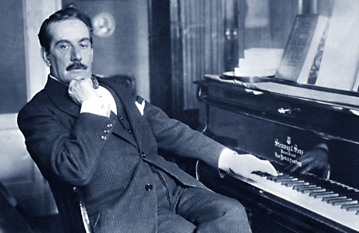 A photograph of Giacomo Puccini in 1900.