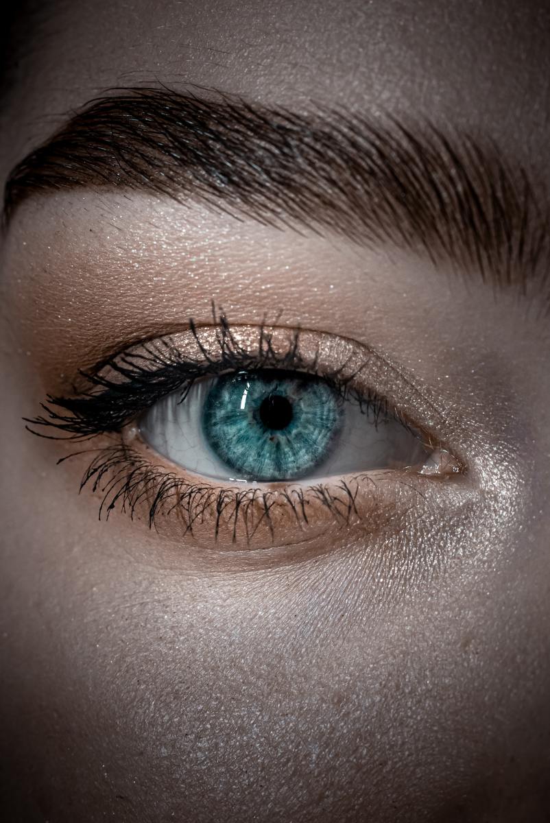Eye color and iris pattern of the eye can indicate intelligence, personality traits, and one’s health condition.