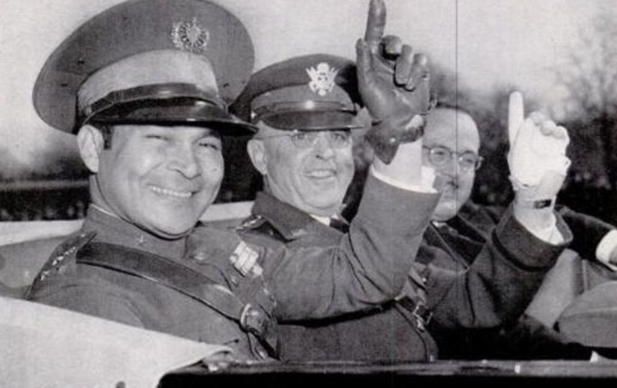 President Batista with a US army chief in 1938. Members of Batista's pre-revolution dictatorship were executed.