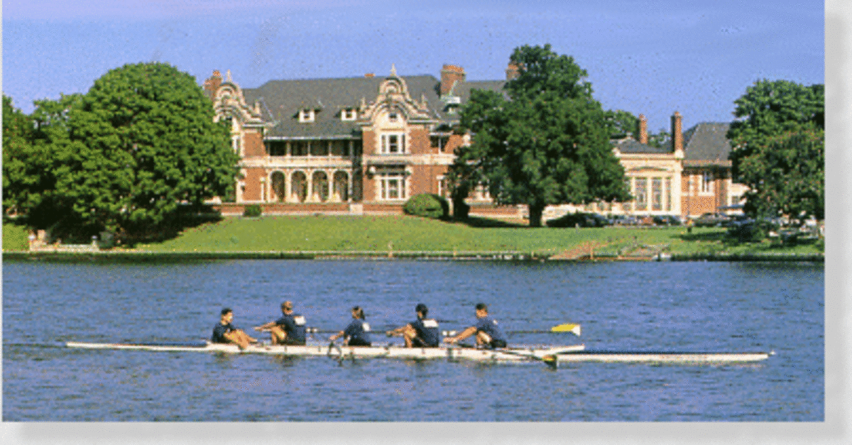 Image of Dowling College in Oakdale when it was a picture-perfect property 