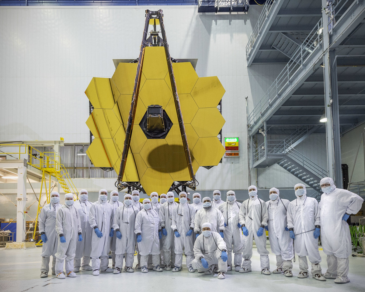 Cleanroom workers pose with the James Webb Space Telescope mirrors on May 4th, 2016