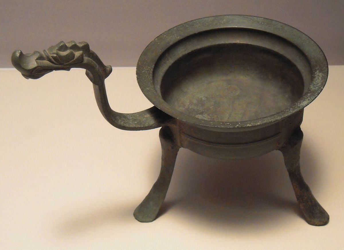 A tripod cauldron with a garish handle. 