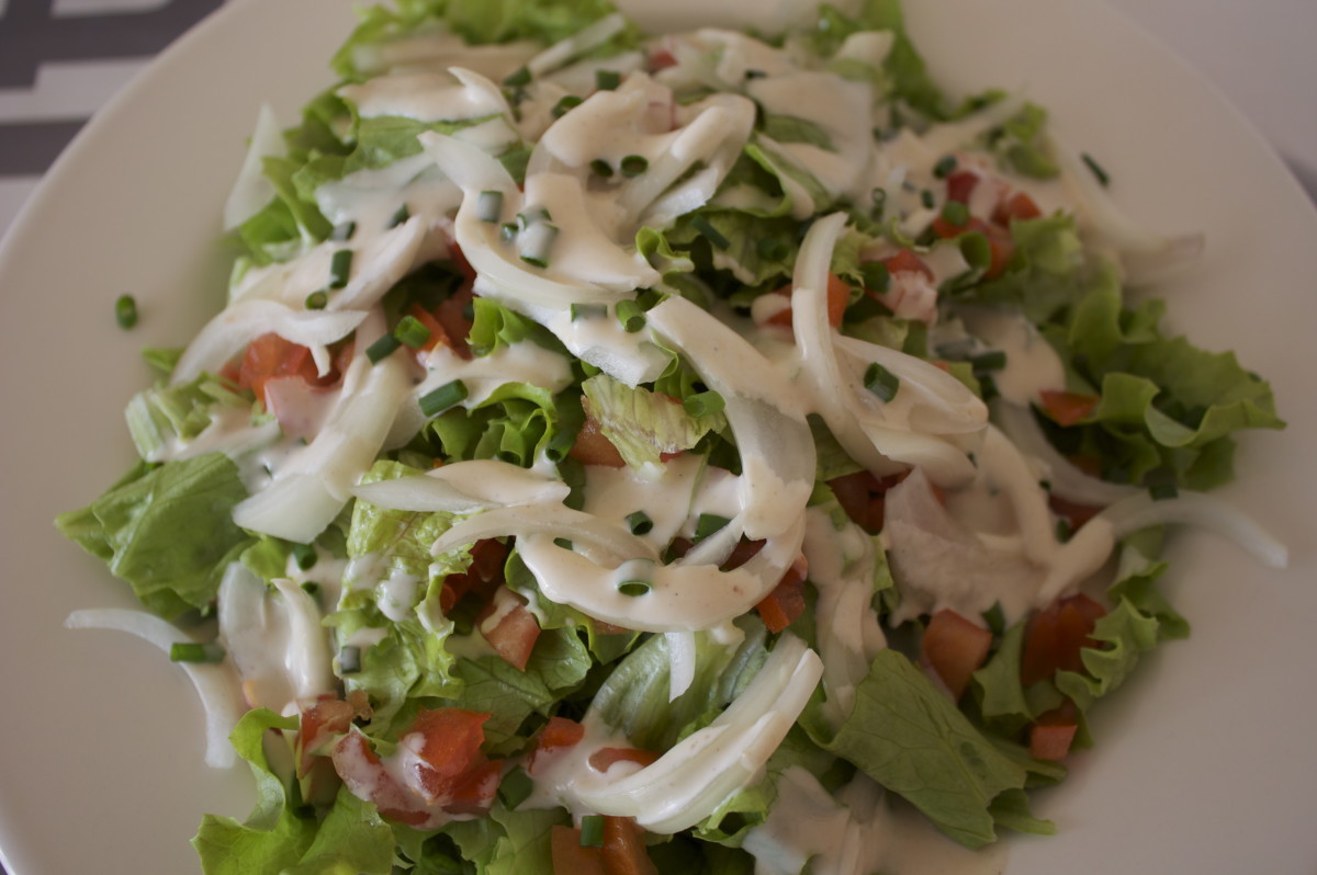 Mixed Leaf Salad With Creamy Dressing