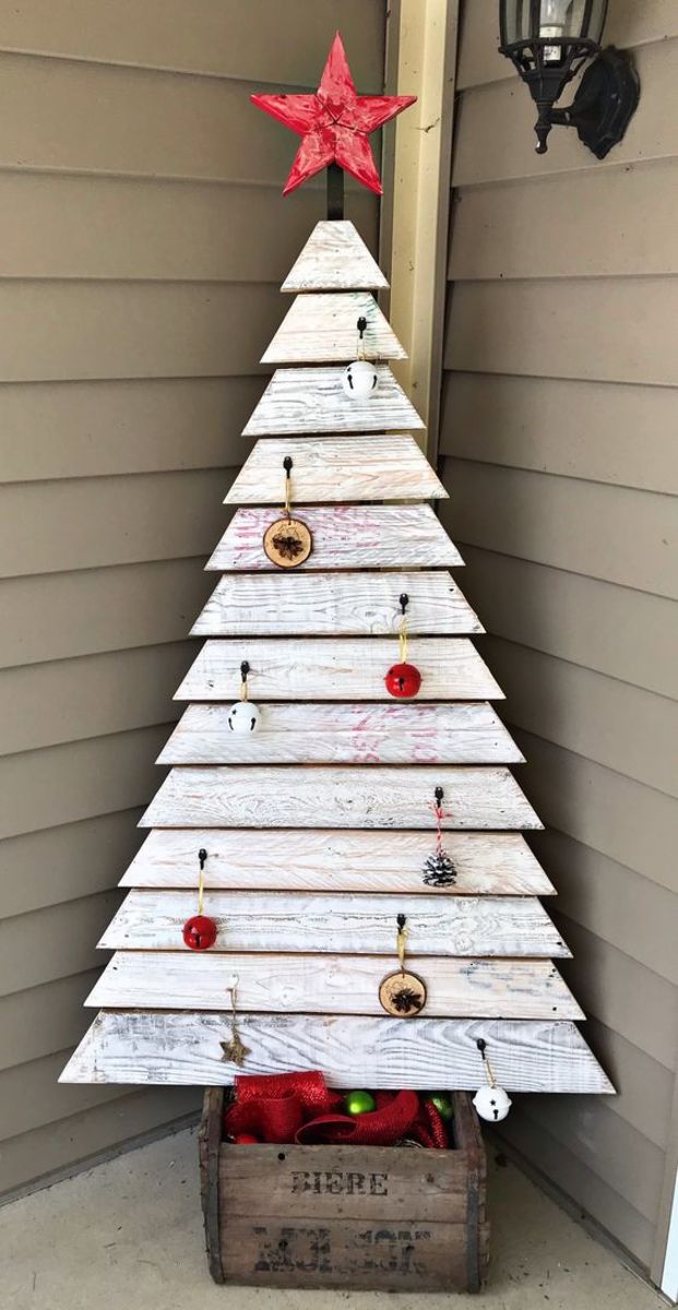 White Pallet Tree With Crate Base