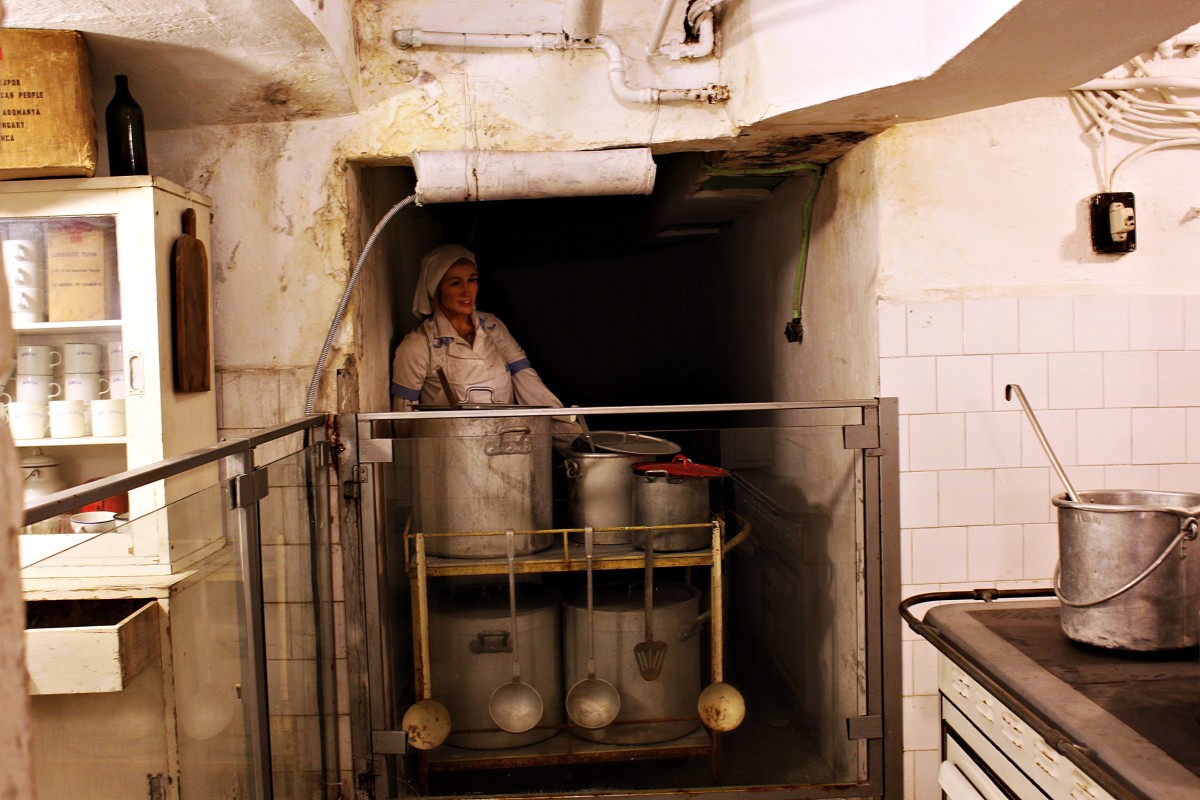 history-under-budapest-hospital-in-the-rock-nuclear-bunker-museum