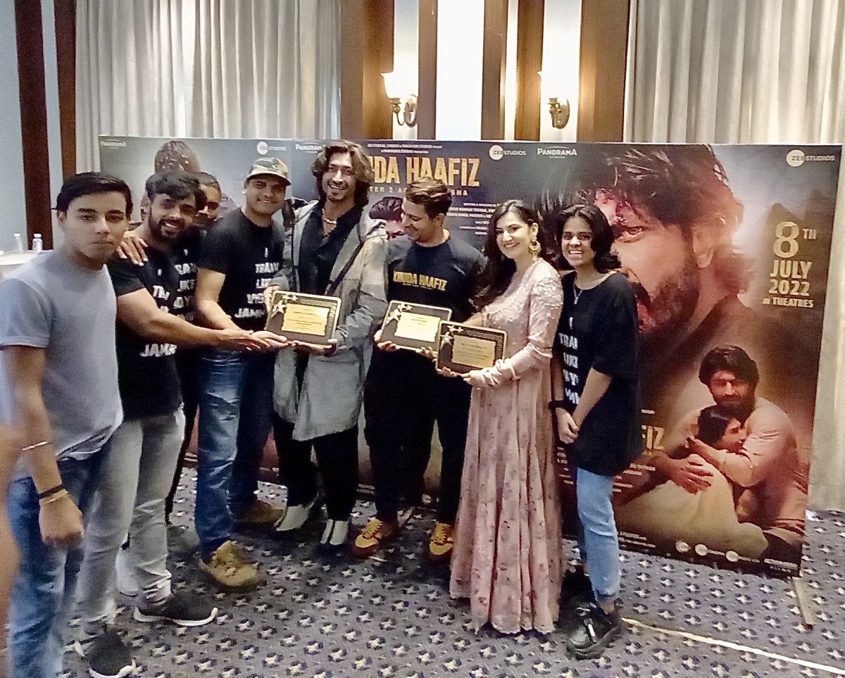 jammwalions-surprise-team-khuda-haafiz-with-awards