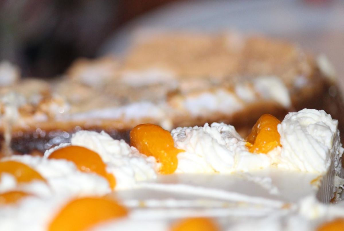 Upside Down Peaches and Cream Cake Recipe