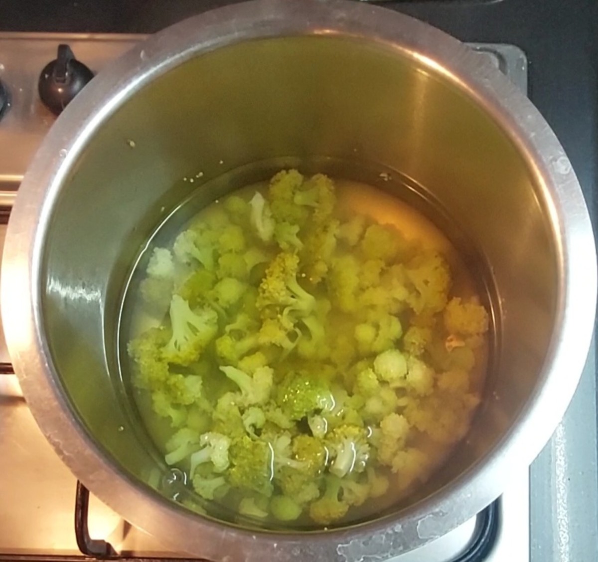 In a vessel, boil 2 cups of water and add 1 cup chopped broccoli. Add salt to taste, mix well, close the lid and cook for 5 minutes. Switch off the flame.