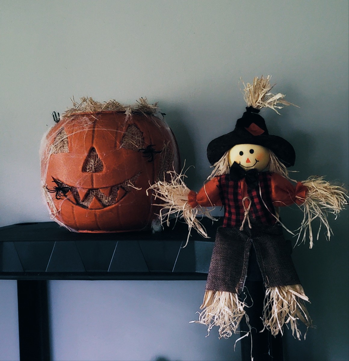 Spooky DIY Scarecrow Jack-O-Lantern Craft