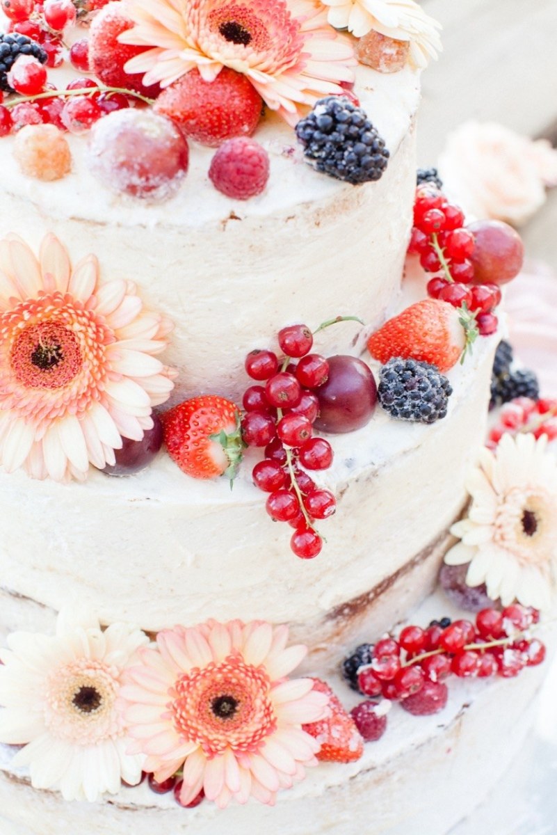 Berries are a perfect addition to your cake to give it just the right patriotic touch
