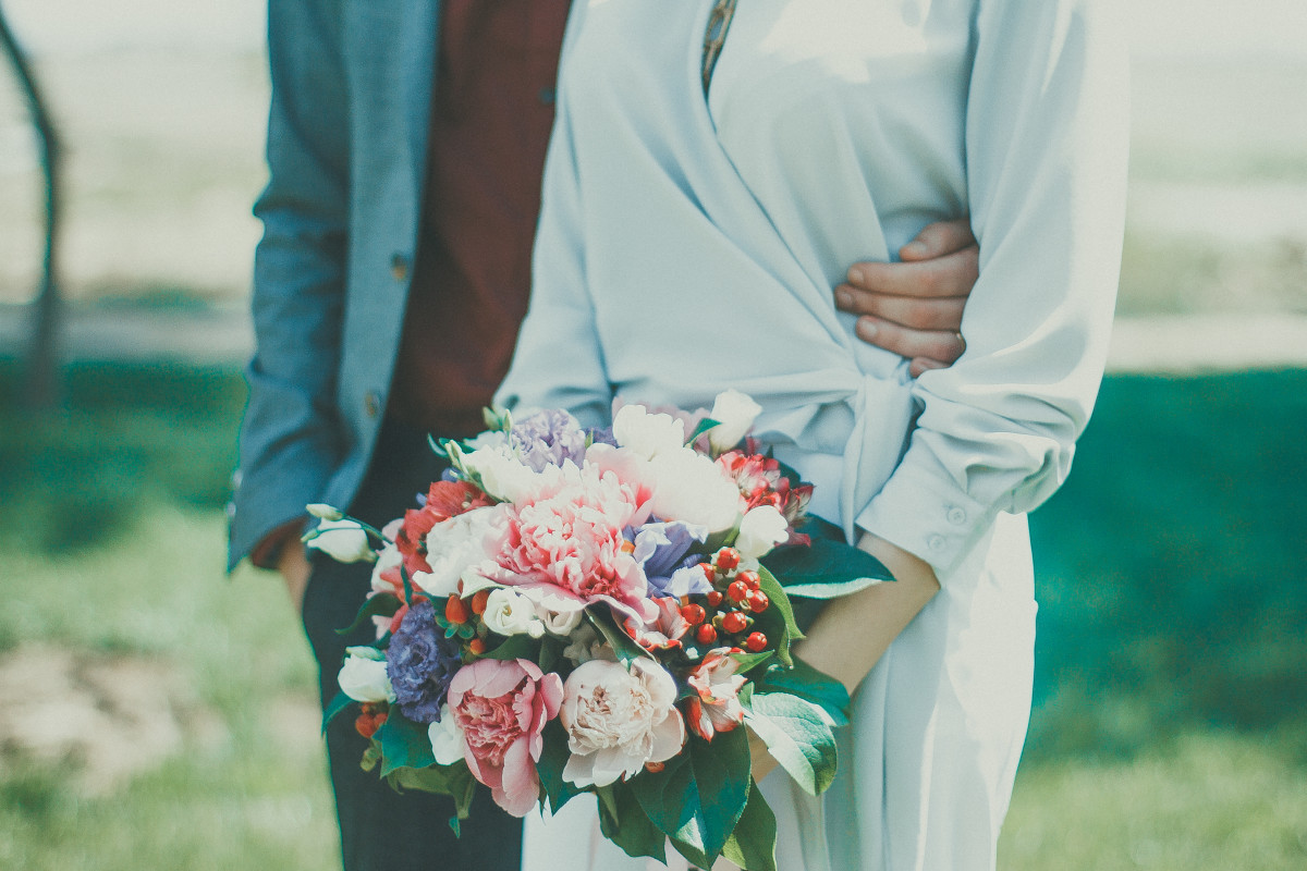 Soft colors in your wedding bouquet compliment your patriotic themed wedding