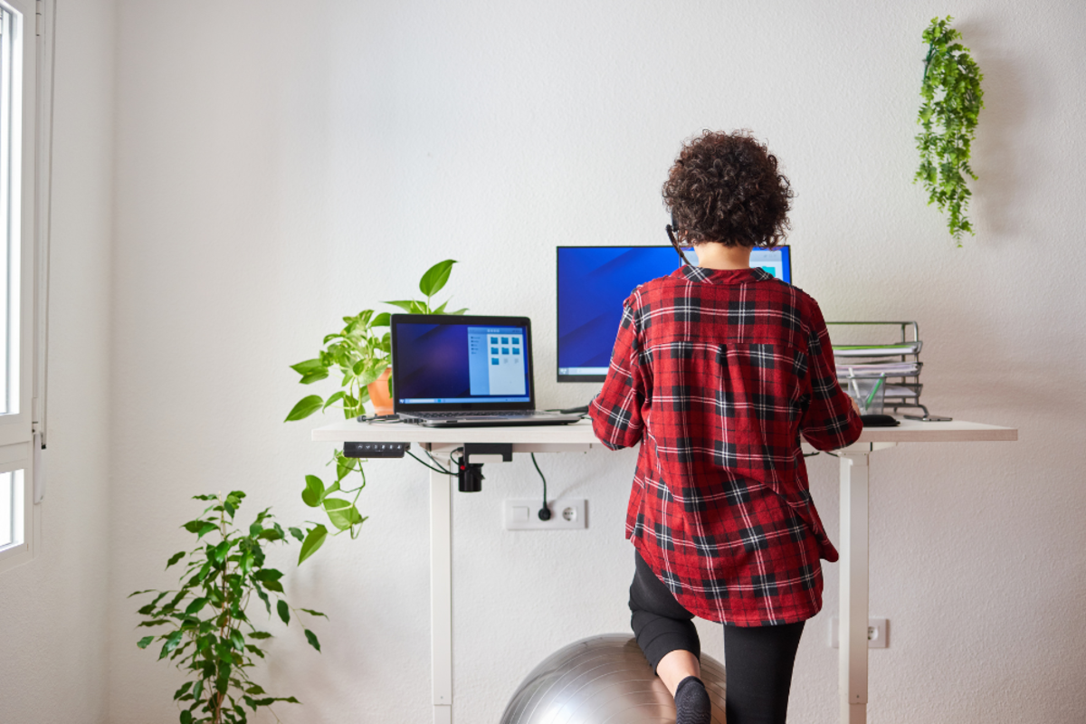 A buying guide for the top three standing desks for your home office.