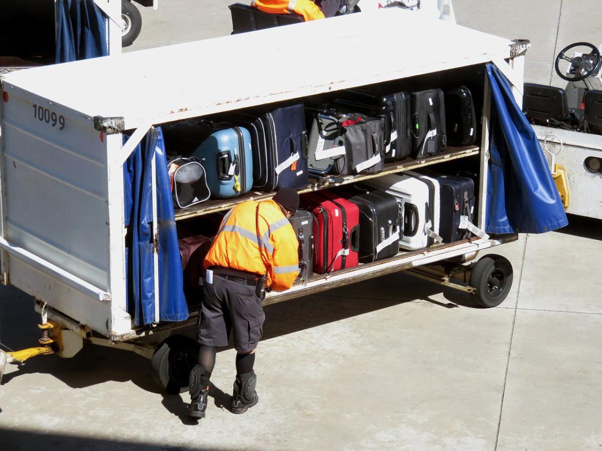 how-to-save-money-on-airline-baggage-fees