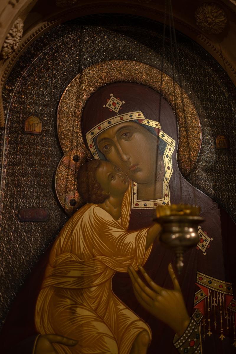 圣母玛利亚:描绘玛利亚和婴儿耶稣的正统圣像