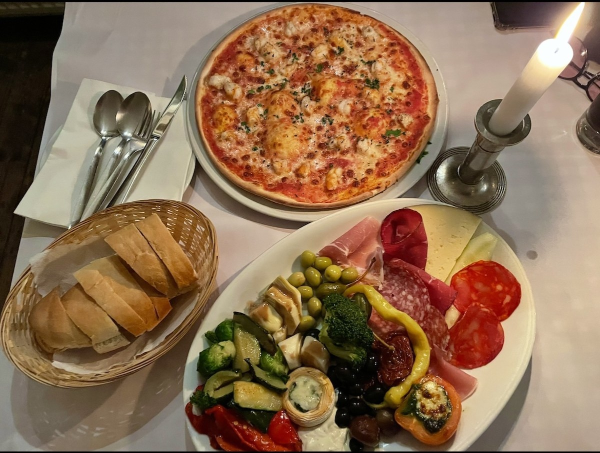 Delicious antipasti and pizza at "Gorgonzola Club".