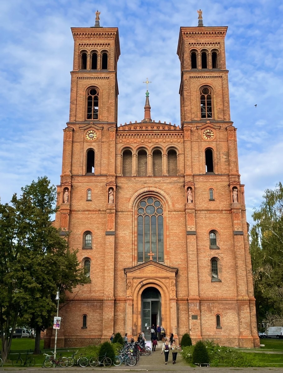 Time for concert in St.Thomas Church. This was the biggest church in Berlin before the inauguration of the Berliner Dom in 1905. Friedrich Adler designed and built the church between 1865 and 1869. It is constructed in a classicist style.