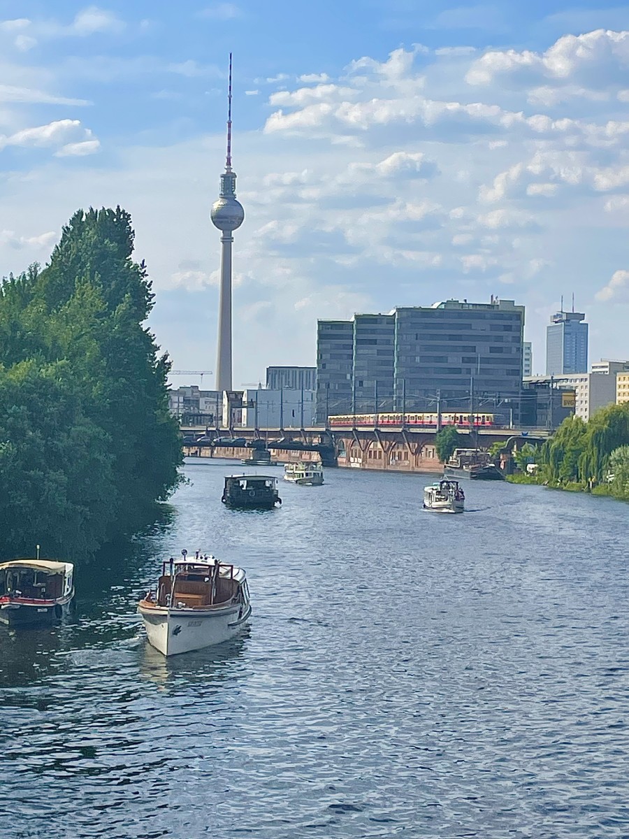  The Spree River and the Rundfunk tower seen from Schilligbrücke which connect the Friedrichshain-Kreuzberg district located south of Mitte.