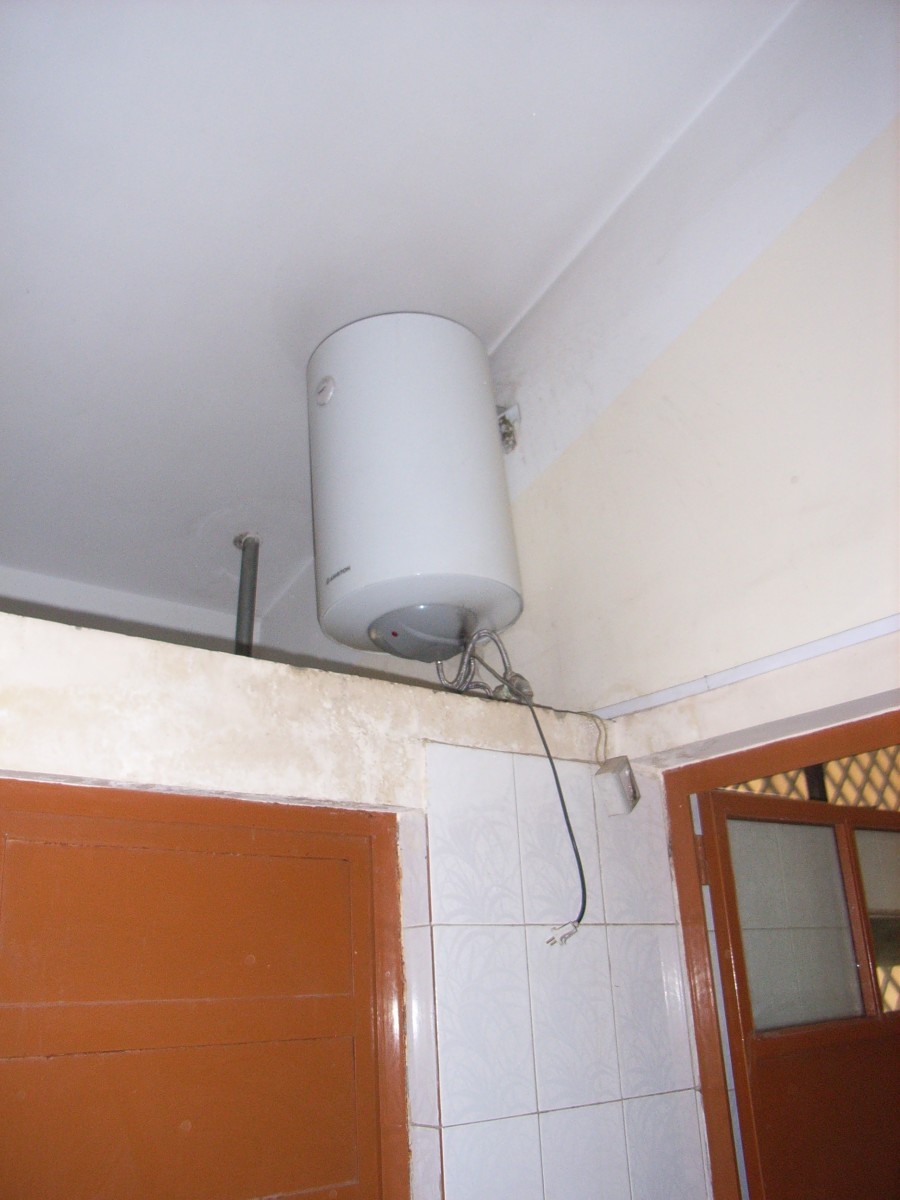 Electric geyser for heating water