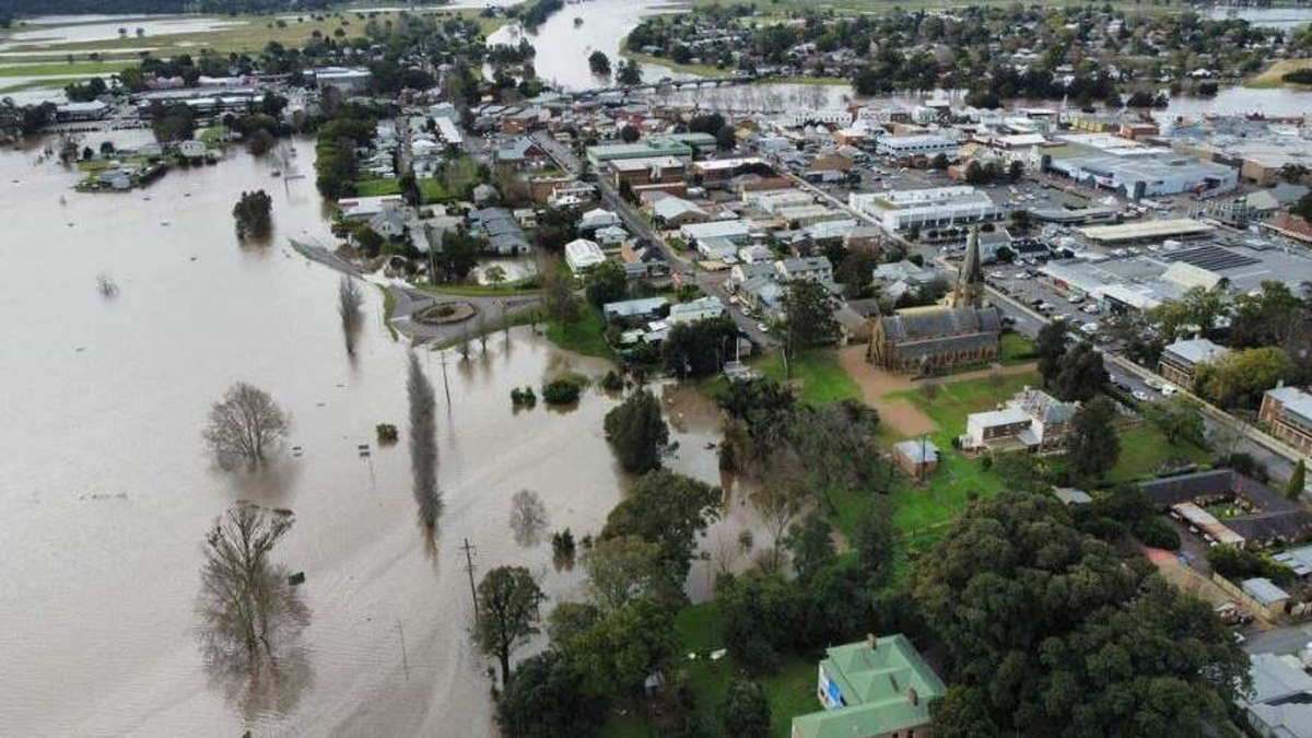 Global warming is becoming a real problem. While in in Europe and the northen emisphere they have doughts, here in Australia sometimes rains for days, and we have severe floods, some people drown, and some house may need to be relocated.  