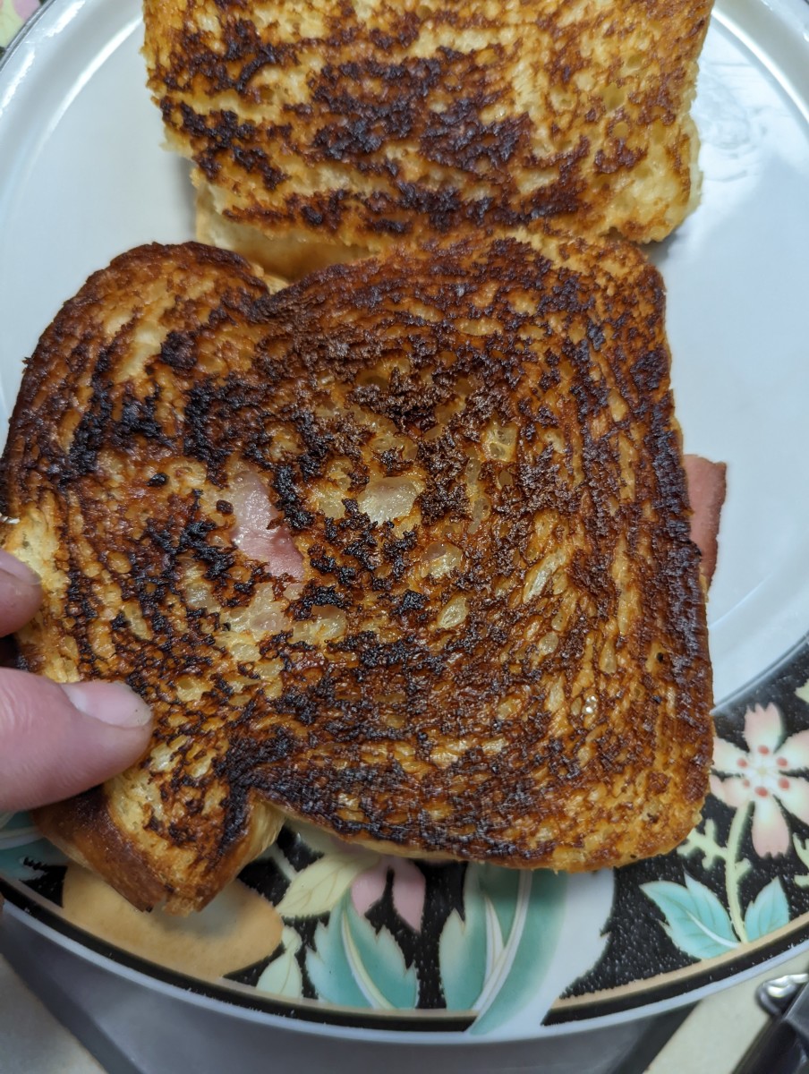 grilled-cheese-sandwich-in-a-frying-pan