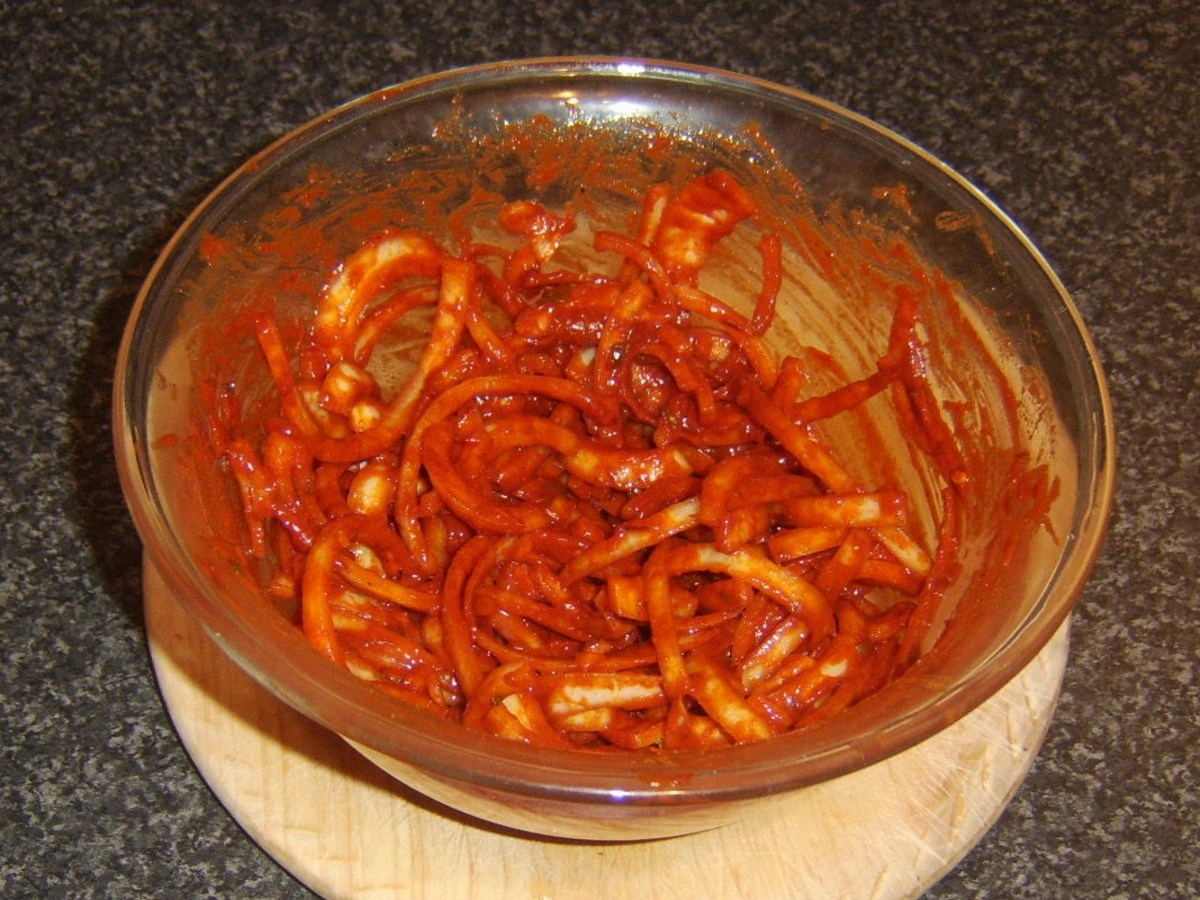 Indian spiced onions with sweet pepper sauce