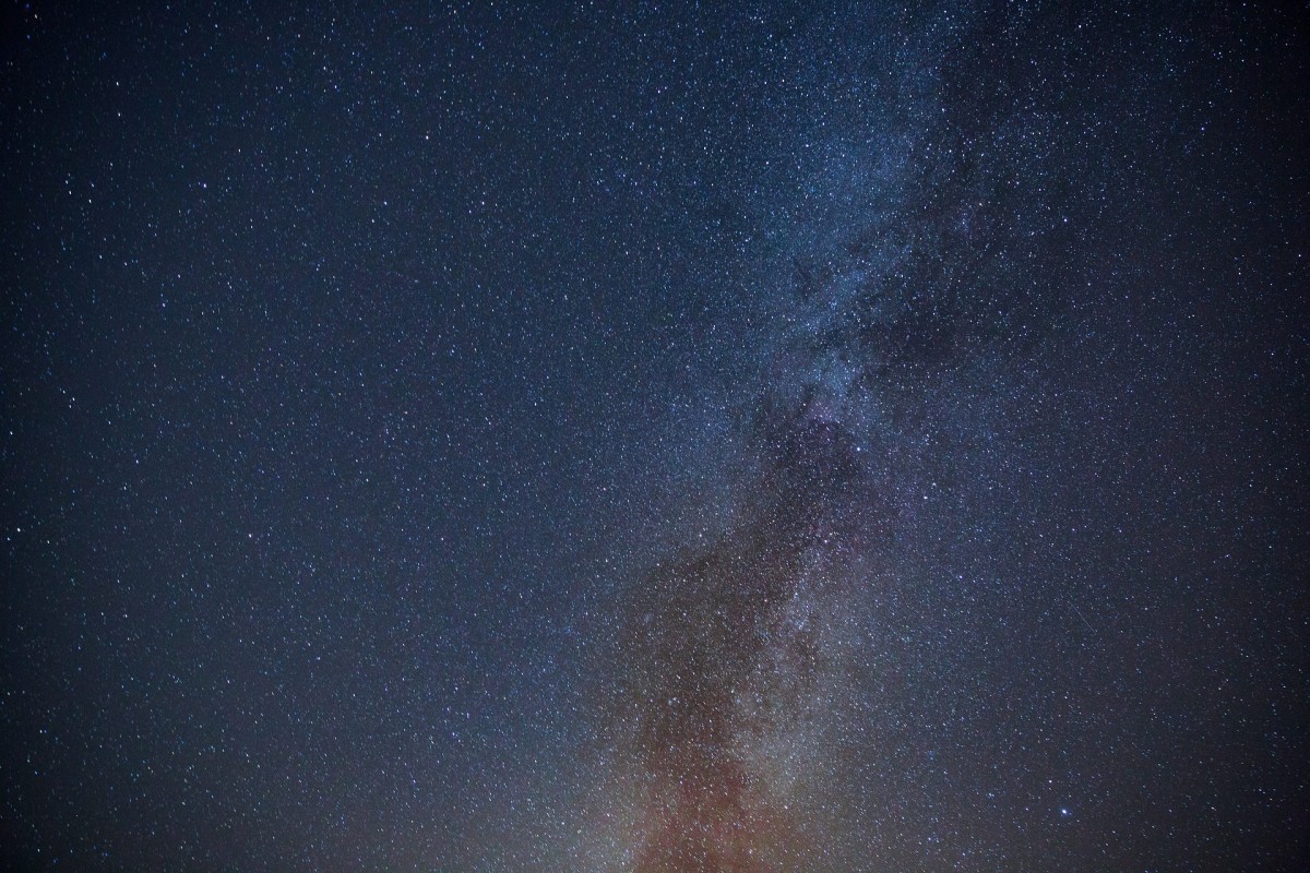 Glimpse of the Milky Way over the horizon