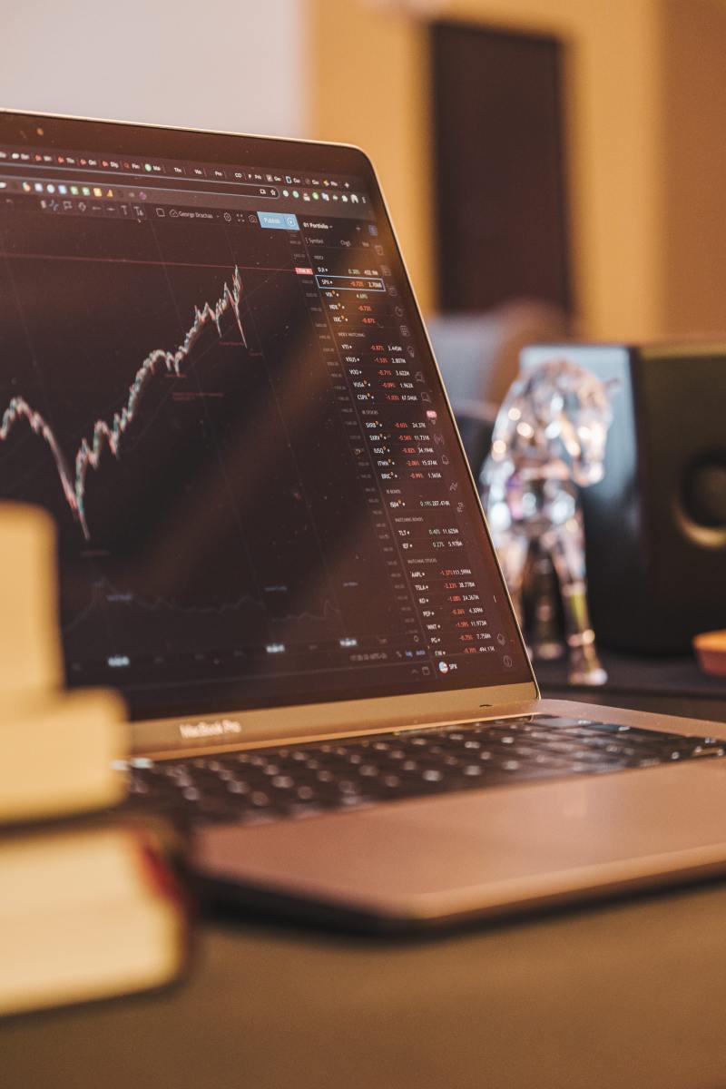 Read on to learn how to trade NADEX binary options.