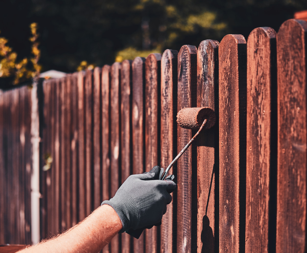 painting-or-staining-a-fence-which-ones-better