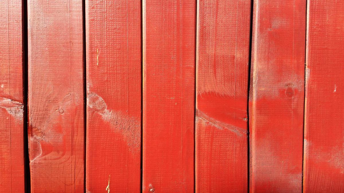 Painting or Staining a Fence: Which One's Better?