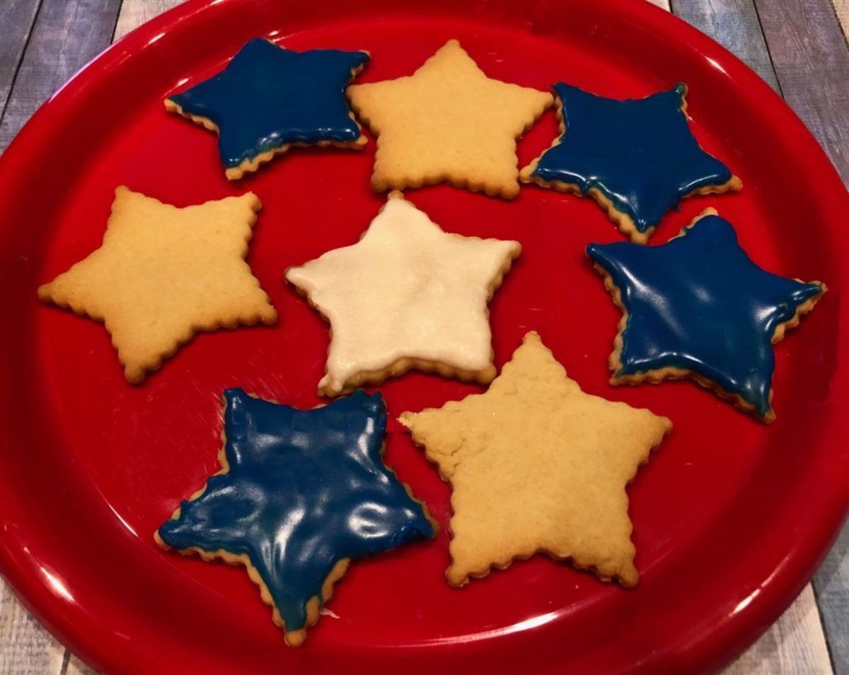 I made these for a Fourth of July party a couple of years ago. Yes, I made red ones, too, but they didn’t show up very well on this red plate.