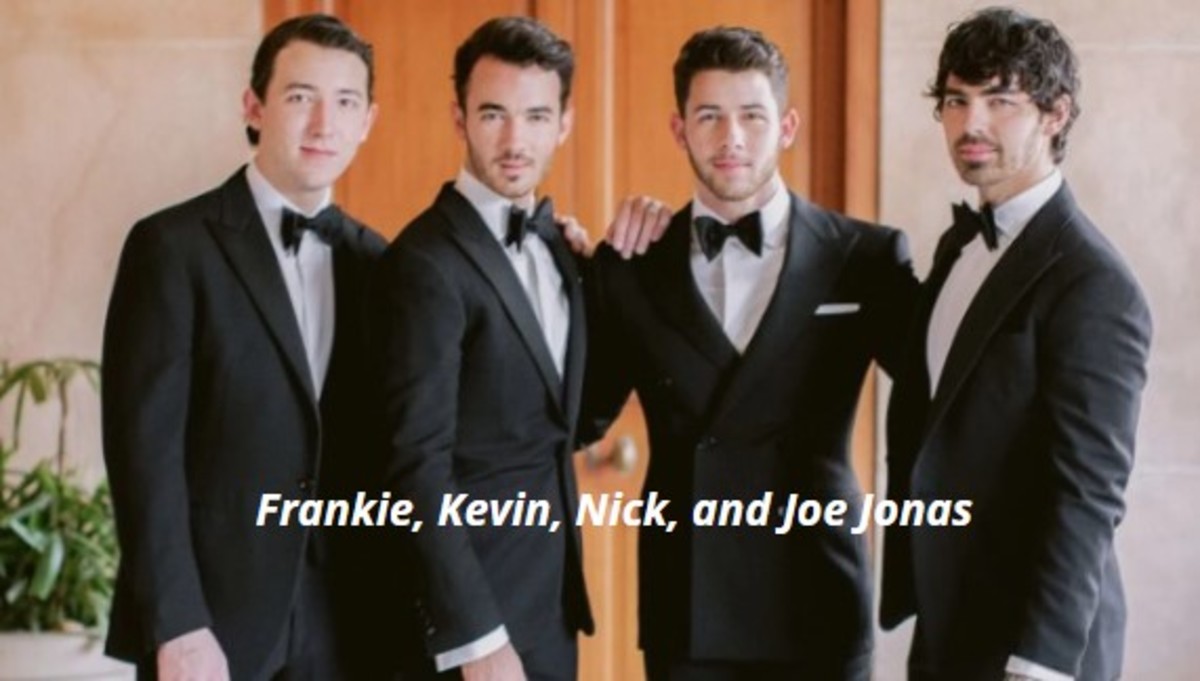 L–R: Brothers Frankie, Kevin, Nick, and Joe Jonas