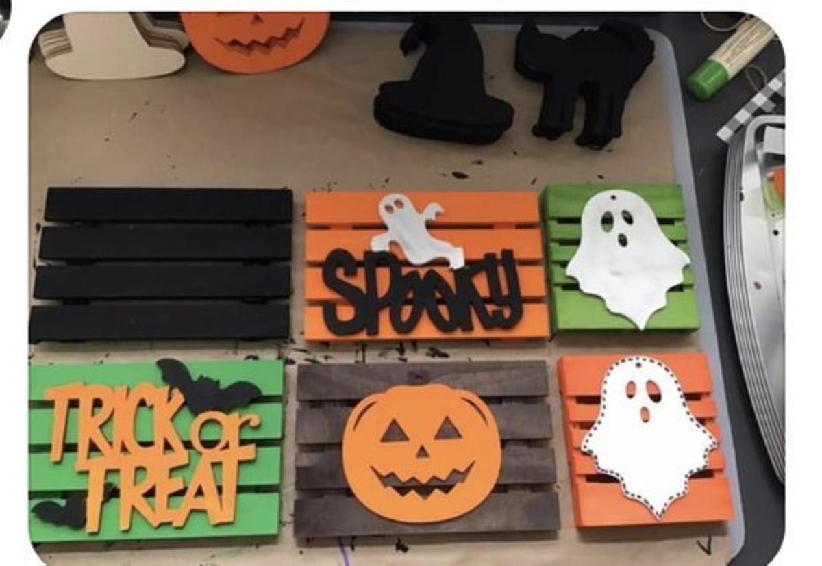 Pallet "Spooky" and "Trick or Treat" Signs