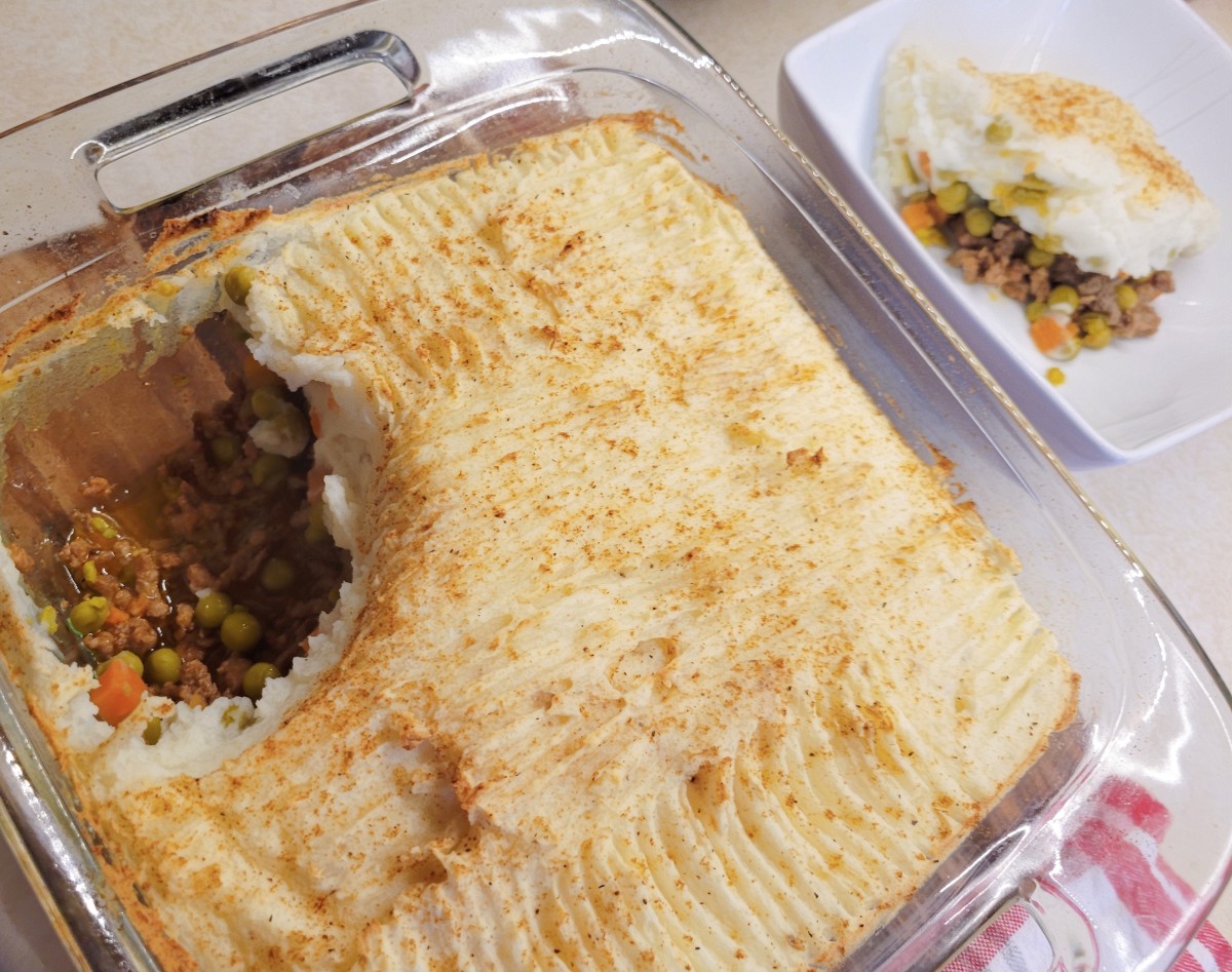 Cottage pie made with sweet and tangy ground beef, vegetables and savoury whipped garlic potatoes