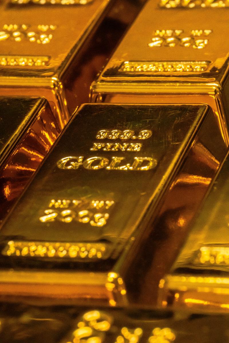 Investing in gold is incredibly straightforward, even for someone who may have next to no experience with investing their money. 